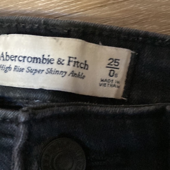 Abercrombie distressed jeans - Picture 2 of 4